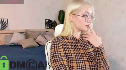 Vickie online show from October 15, 9:53 am