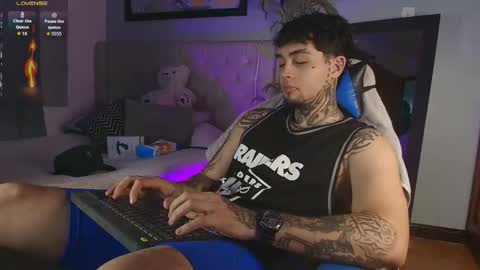 Snapshot of juan_alvarez18 chatting on April 2, 11:35 pm juan_alvarez18 online show from April 2, 11:35 pm