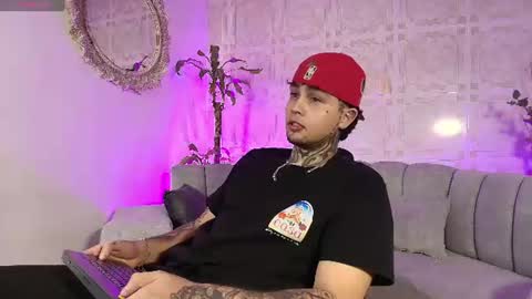 Snapshot of juan_alvarez18 chatting on June 16, 6:27 am juan_alvarez18 online show from June 16, 6:27 am