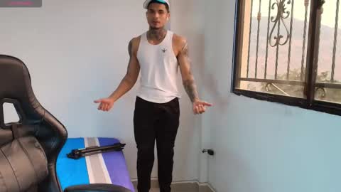 juan_gomez_1 online show from February 28, 10:22 pm