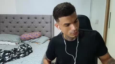 Snapshot of juan_gomez_1 chatting on June 20, 12:14 am juan_gomez_1 online show from June 20, 12:14 am