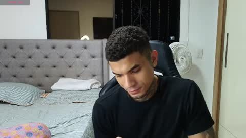 Snapshot of juan_gomez_1 chatting on June 27, 3:55 am juan_gomez_1 online show from June 27, 3:55 am