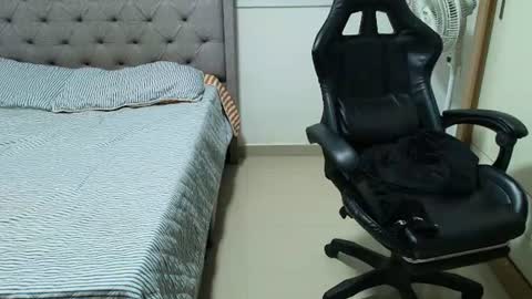 Snapshot of juan_gomez_1 chatting on July 15, 11:04 am juan_gomez_1 online show from July 15, 11:04 am