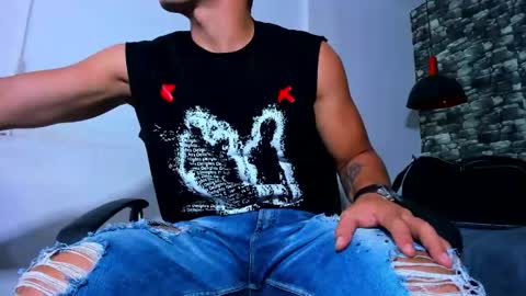 Snapshot of juan_jsmith chatting on May 3, 9:43 pm juan_jsmith online show from May 3, 9:43 pm