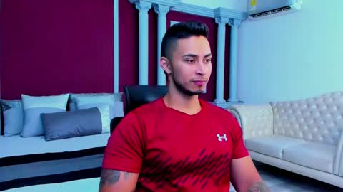 Snapshot of juan_muscle chatting on December 1, 5:46 pm juan_muscle online show from December 1, 5:46 pm