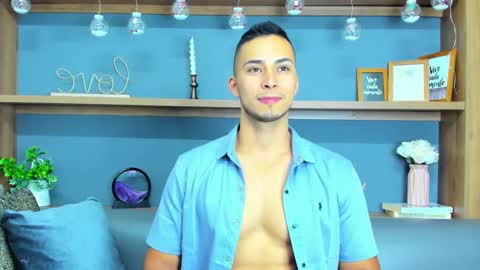 Snapshot of juan_muscle chatting on February 16, 12:19 am juan_muscle online show from February 16, 12:19 am
