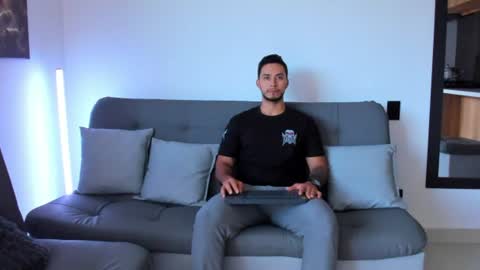 Snapshot of juan_muscle chatting on June 20, 10:56 pm juan_muscle online show from June 20, 10:56 pm