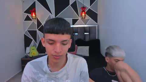 Snapshot of juan_nd_steven chatting on April 19, 11:42 am JuanSteven online show from April 19, 11:42 am