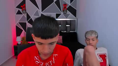 Snapshot of juan_nd_steven chatting on May 3, 11:38 am JuanSteven online show from May 3, 11:38 am