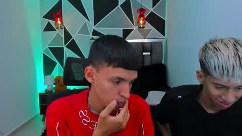 Snapshot of juan_nd_steven chatting on May 6, 1:57 am JuanSteven online show from May 6, 1:57 am