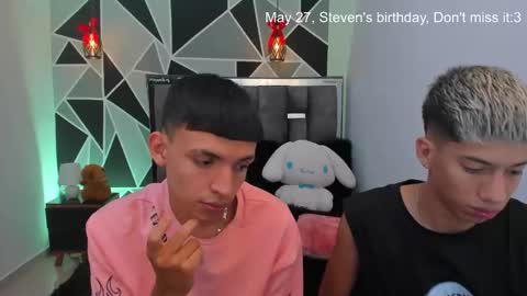 Snapshot of juan_nd_steven chatting on May 15, 1:12 am JuanSteven online show from May 15, 1:12 am