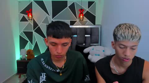 Snapshot of juan_nd_steven chatting on May 16, 10:36 am JuanSteven online show from May 16, 10:36 am