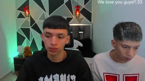 Snapshot of juan_nd_steven chatting on June 2, 10:50 am JuanSteven online show from June 2, 10:50 am