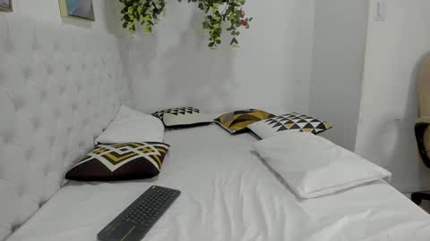 Snapshot of juana_naranjo chatting on June 5, 6:52 am juana_naranjo online show from June 5, 6:52 am