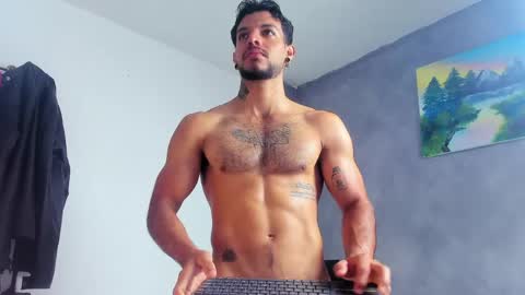 Snapshot of juanbladde chatting on May 13, 3:53 pm Juan Esteban online show from May 13, 3:53 pm