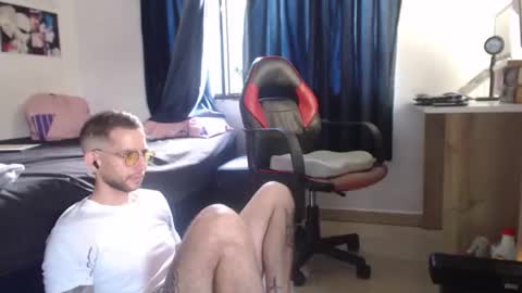 juancamillr online show from April 12, 9:53 pm