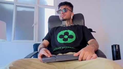 juancamilo66_ online show from April 2, 3:09 pm