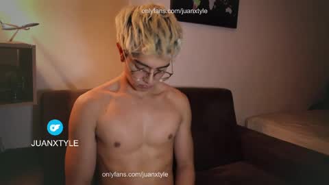 . online show from March 25, 8:04 pm