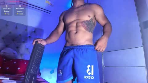 independent model online show from February 19, 5:20 pm
