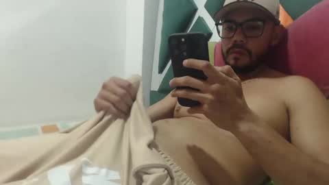 Snapshot of juanfe_style chatting on October 17, 4:26 am juanfe_style online show from October 17, 4:26 am