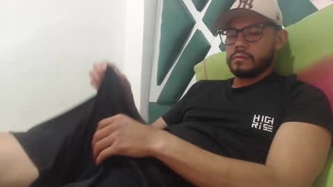 Snapshot of juanfe_style chatting on October 18, 2:29 pm juanfe_style online show from October 18, 2:29 pm