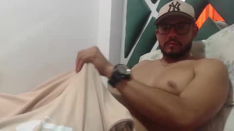 juanfe_style online show from November 25, 8:20 pm