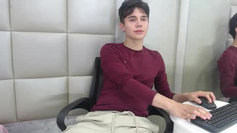 Snapshot of juangomm chatting on December 21, 3:57 am JuanGomm online show from December 21, 3:57 am