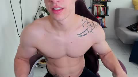 Snapshot of juanisimo_ chatting on April 20, 6:42 pm JUANISIMO online show from April 20, 6:42 pm