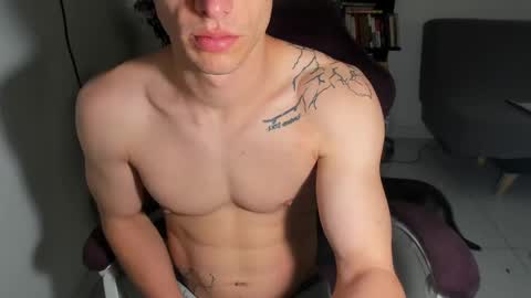 Snapshot of juanisimo_ chatting on May 2, 11:15 am JUANISIMO online show from May 2, 11:15 am