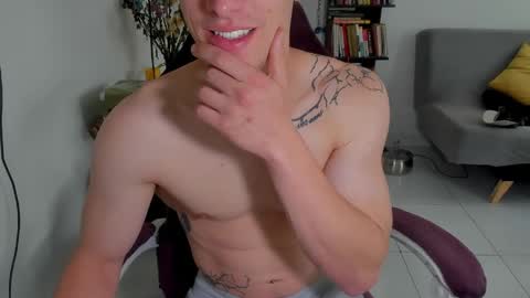 Snapshot of juanisimo_ chatting on May 24, 3:39 pm JUANISIMO online show from May 24, 3:39 pm