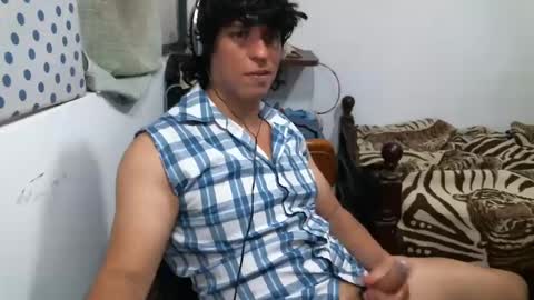 Snapshot of juanito2727 chatting on December 7, 4:09 am amor online show from December 7, 4:09 am