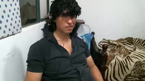 Snapshot of juanito2727 chatting on December 16, 3:51 am amor online show from December 16, 3:51 am