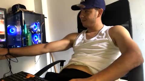 Snapshot of juannvalencia11 chatting on May 14, 4:36 pm juannvalencia11 online show from May 14, 4:36 pm