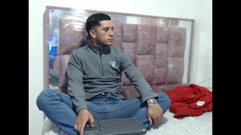 Snapshot of juanperez1999777 chatting on September 29, 9:52 pm juanperez1999777 online show from September 29, 9:52 pm