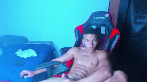 Snapshot of juansw66 chatting on April 23, 12:29 pm juansw66 online show from April 23, 12:29 pm