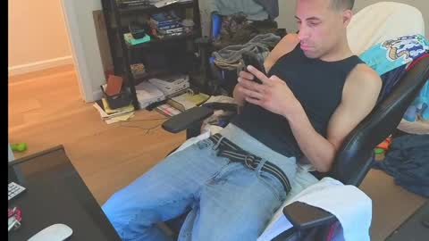 Snapshot of juice9985 chatting on May 22, 2:55 pm juice9985 online show from May 22, 2:55 pm