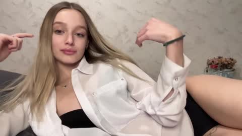 Snapshot of juicy_angels chatting on December 4, 4:16 pm alexa online show from December 4, 4:16 pm