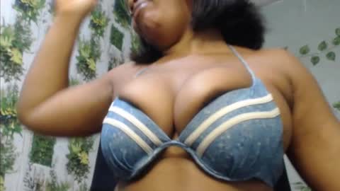 Snapshot of juicy_gold22 chatting on January 6, 7:42 am Mariagold online show from January 6, 7:42 am