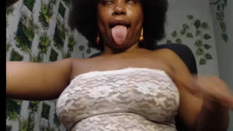 Snapshot of juicy_gold22 chatting on February 7, 1:25 am Mariagold online show from February 7, 1:25 am