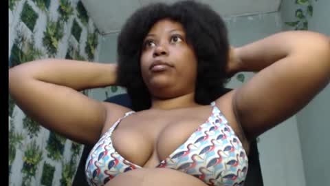 Snapshot of juicy_gold22 chatting on February 19, 8:22 am Mariagold online show from February 19, 8:22 am