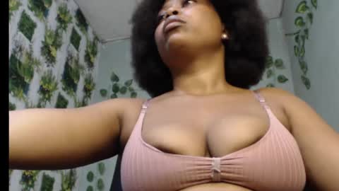 Snapshot of juicy_gold22 chatting on March 1, 6:54 pm Mariagold online show from March 1, 6:54 pm