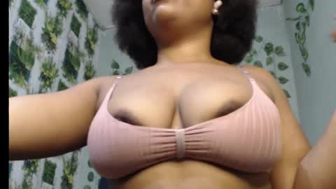 Snapshot of juicy_gold22 chatting on March 2, 6:59 am Mariagold online show from March 2, 6:59 am