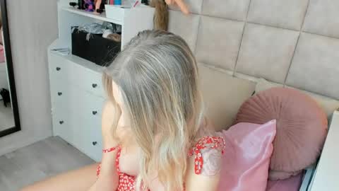Snapshot of juicy_pussie chatting on April 24, 7:55 am Tatjana online show from April 24, 7:55 am