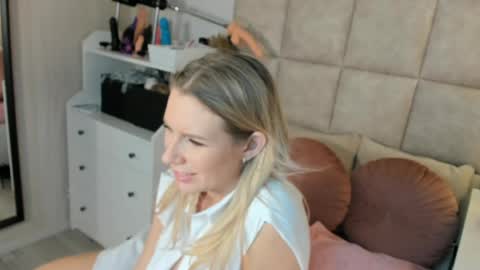 Snapshot of juicy_pussie chatting on April 26, 8:34 am Tatjana online show from April 26, 8:34 am