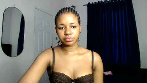 Snapshot of juicy_pussy1122 chatting on July 6, 11:51 am Emily online show from July 6, 11:51 am