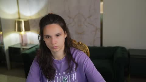 Snapshot of juicy_secrets_054 chatting on April 29, 10:41 am Elza online show from April 29, 10:41 am
