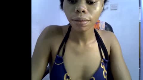Snapshot of juicy_slut0 chatting on March 14, 11:15 am Champaign online show from March 14, 11:15 am