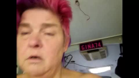 Snapshot of juicygina_ chatting on December 5, 8:11 pm Juicygina  online show from December 5, 8:11 pm