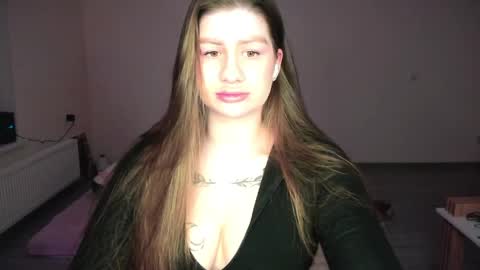 Snapshot of juicyhelenx chatting on April 18, 6:45 pm Elena online show from April 18, 6:45 pm