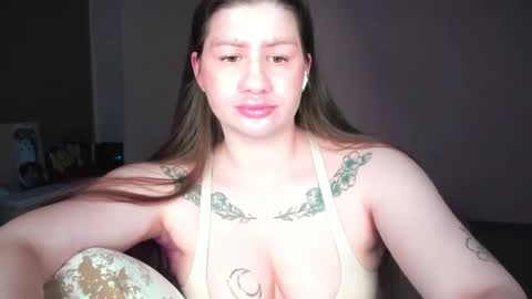 Snapshot of juicyhelenx chatting on April 19, 6:10 pm Elena online show from April 19, 6:10 pm